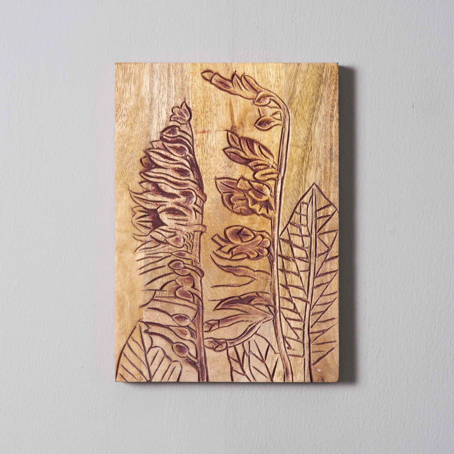 Crimson Oasis – Luxury Carved Wall Plate