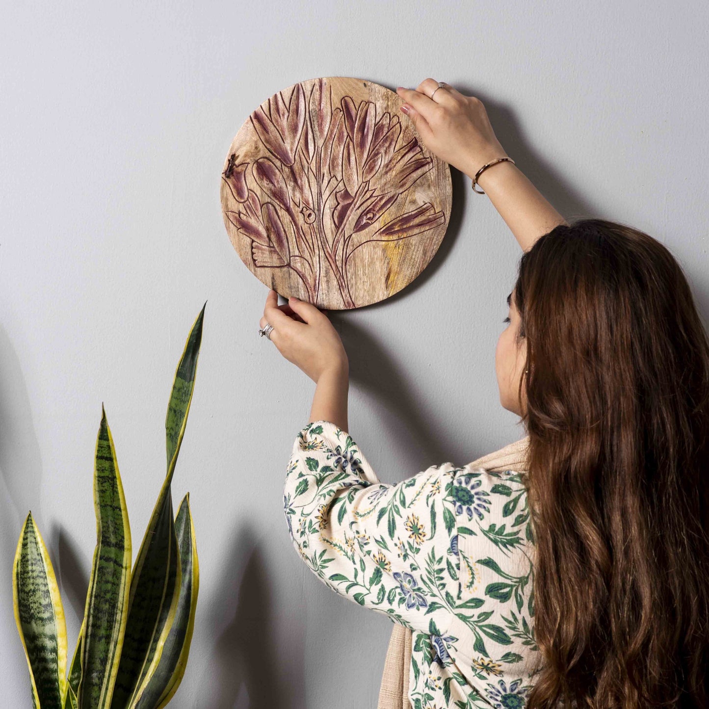 Vibrant Flora – Luxury Floral Carved Round Wall Plate