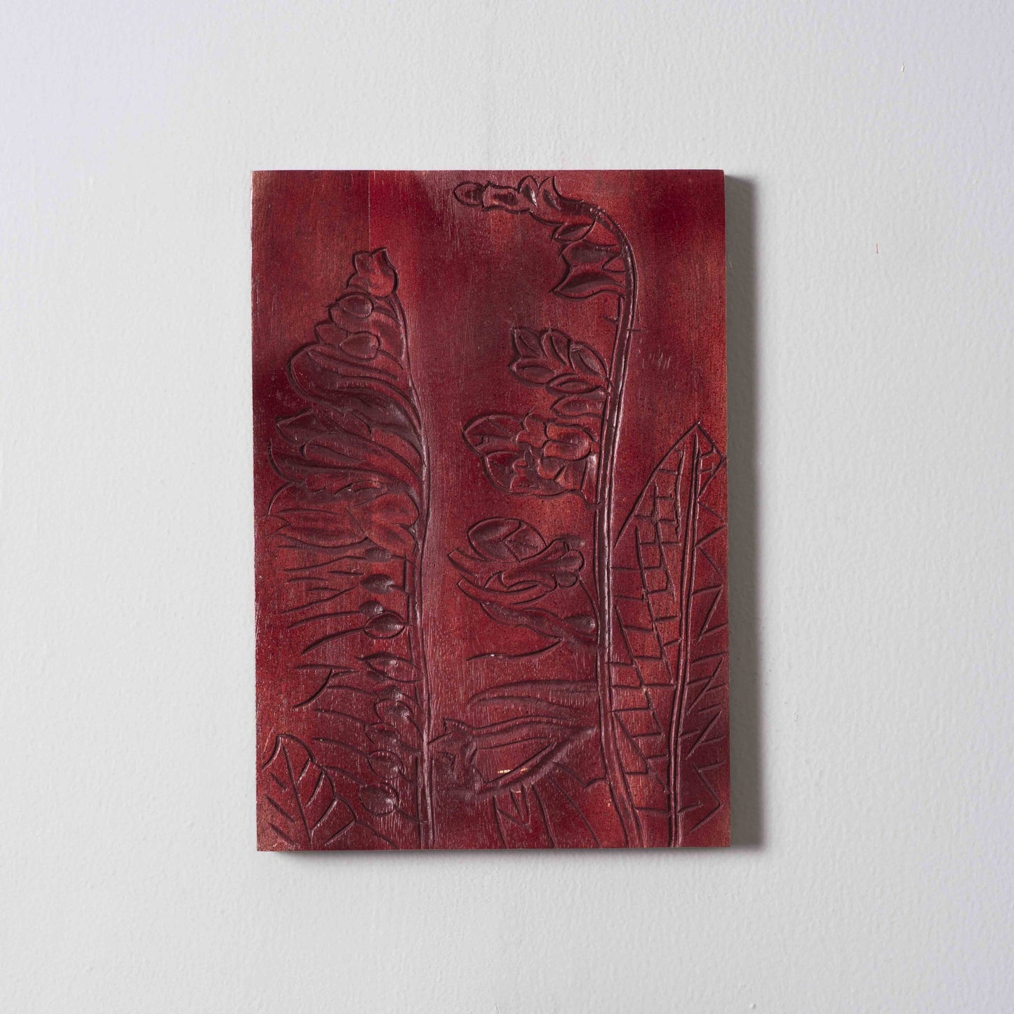 Scarlet Palm – Carved Luxury Wall Plate